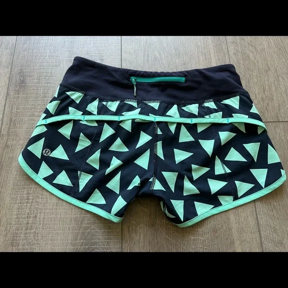 Lululemon Speed Short in Tri Pop Menthol Naval Blue Size 2 - Picture 3 of 6